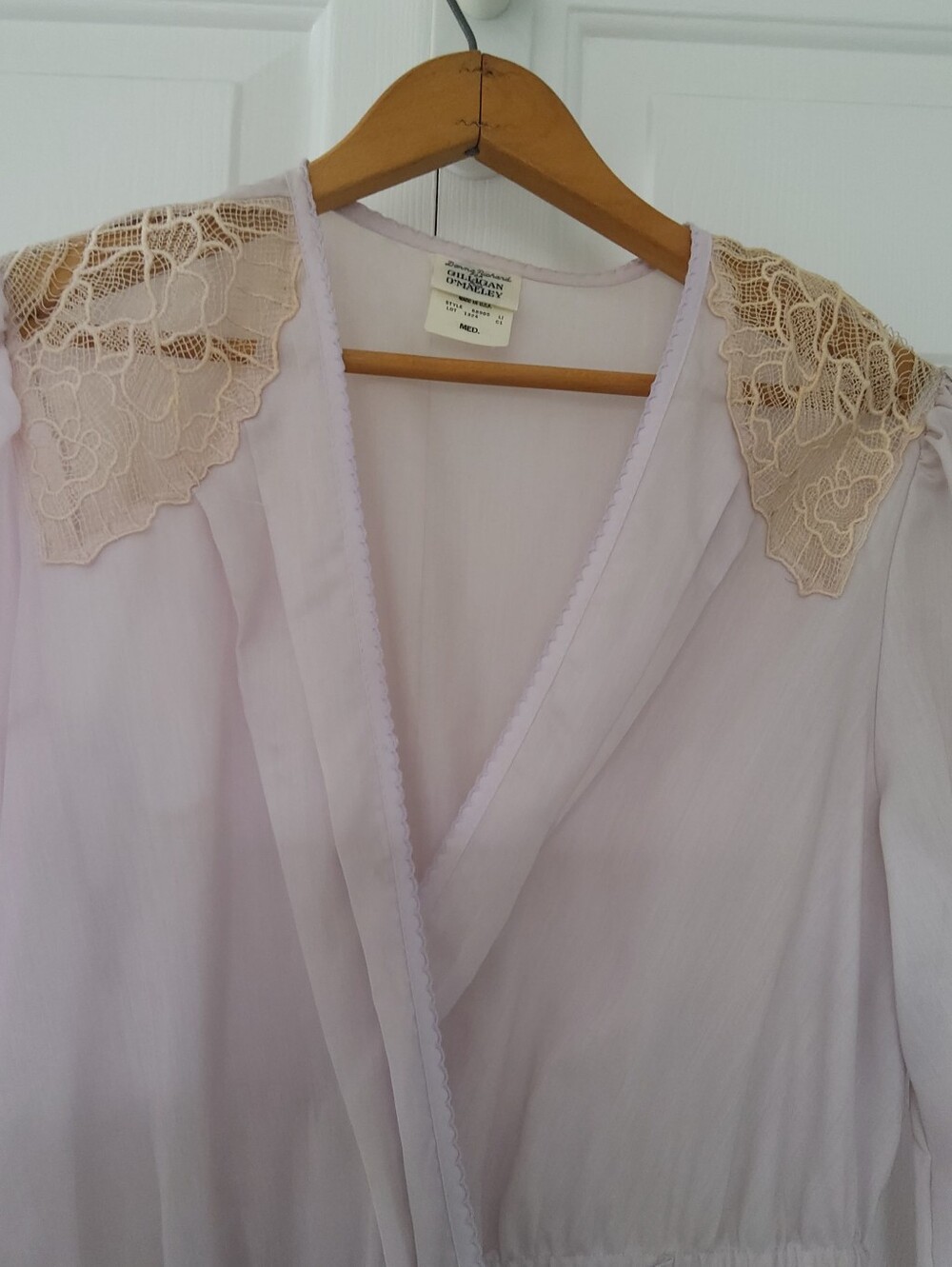 Vintage Gilligan & O'Malley Lilac Long Lace-Shoulder Wrap Robe Made USA